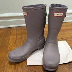 Hunter Tall Rain Boots — Mauve Gray with Red Logo